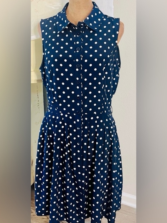 Forever 21 Dresses & Skirts - Lg Forever 21 Navy Polka Dot Dress